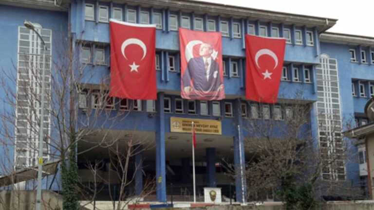 kiz ortaokullarina tepki buyuyor bu adim toplumu cinsiyet temelinde bolmeyi kiz cocuklarini ayristirmayi ve egitim hakkini sinirlamayi hedefleyen ideolojik bir mudahaledir vXYhuWvf