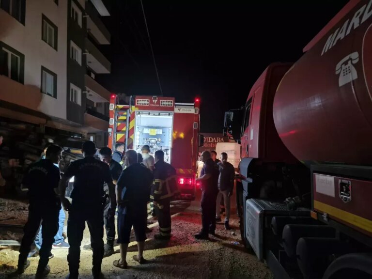 mardinde elektronik esya deposunda yangin HPn1llEc