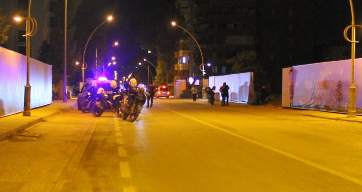 cami avlusunda silahli kavga yaralilar var sTyS2mAe