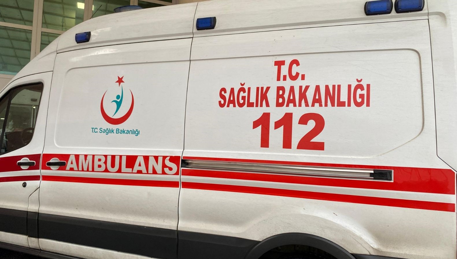 3uncu kattan merdiven bosluguna dustu hgqHAMbJ