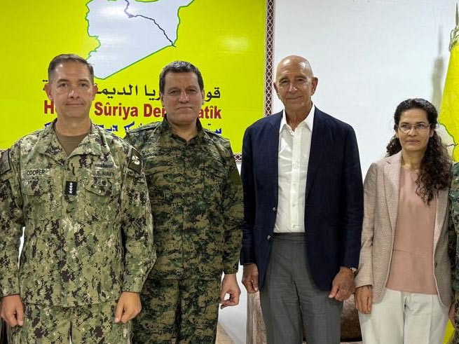 abdnin suriye ozel temsilcisi barrack teror orgutu pkkypgnin elebaslarindan sahin ile gorustu nmaz4EWY