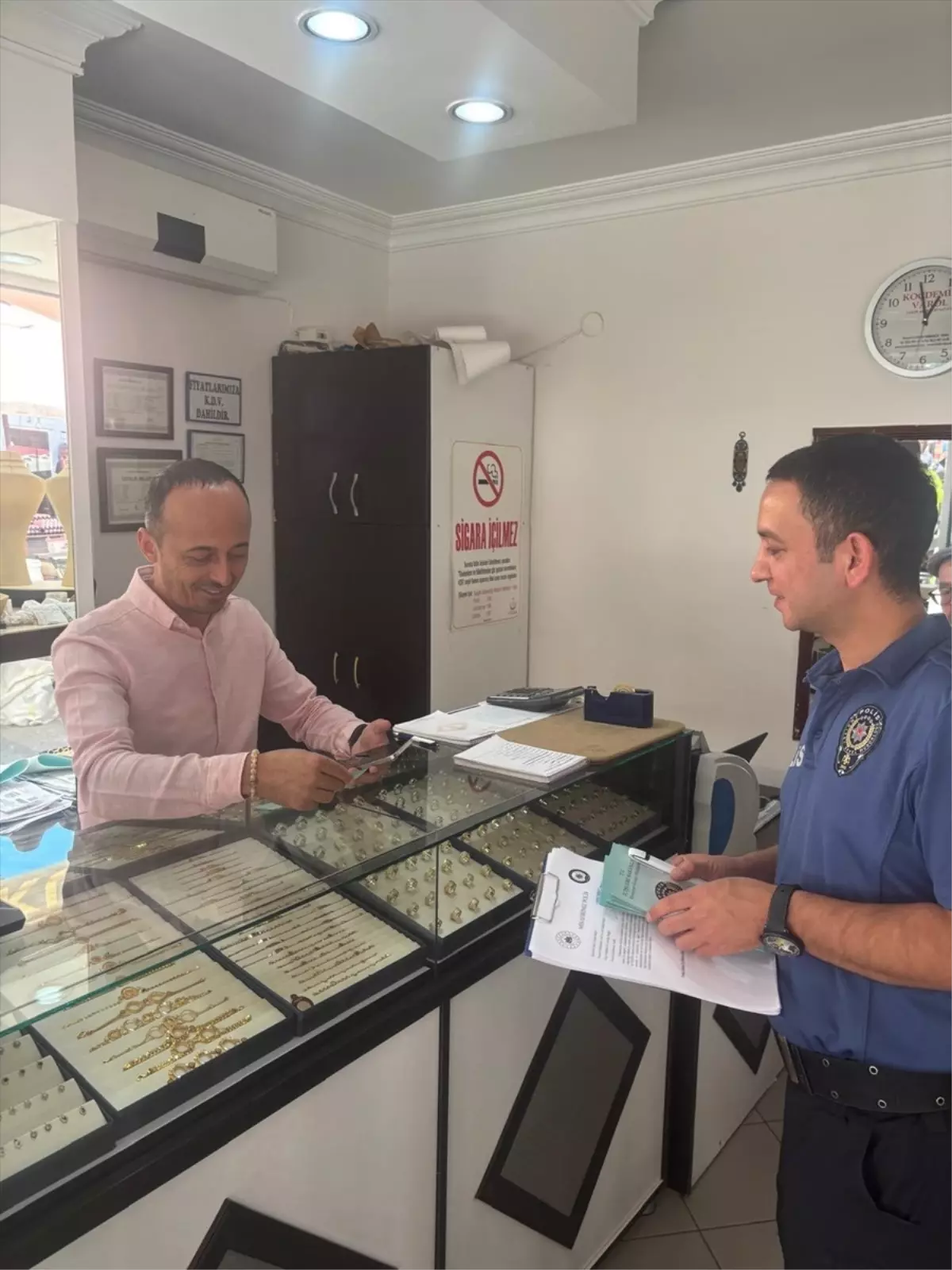 bursada polisi esnaf ve vatandaslarla bilgilendirme calismasi 3Mvpe6OG