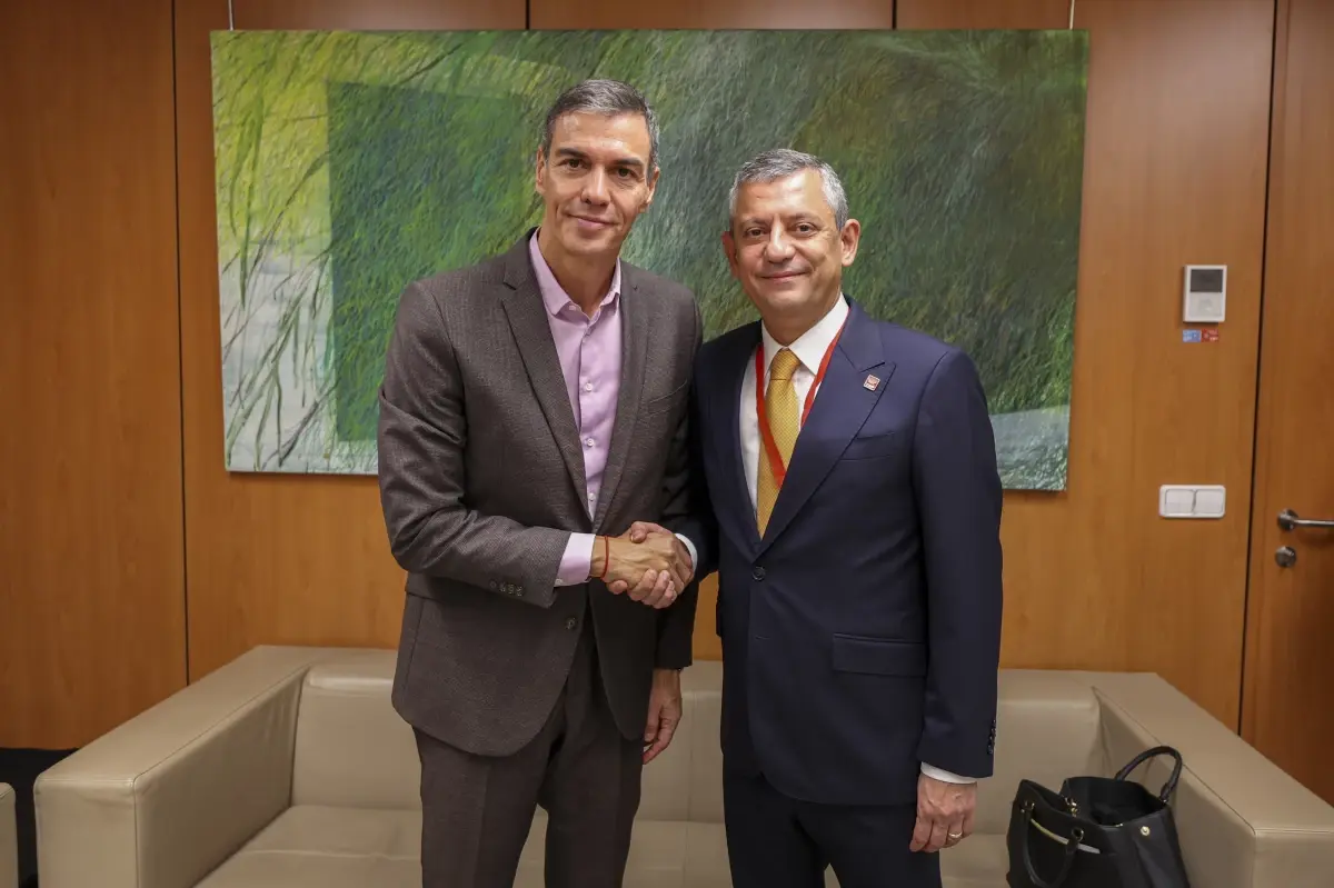 chp genel baskani ozgur ozel ispanya basbakani pedro sanchez ile gorustu 75HkfT7k