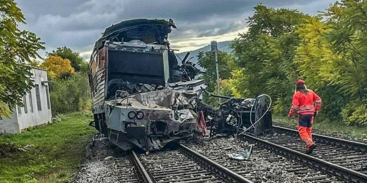 hizli trenler carpisti cok sayida yarali var DT1UJBUK.jpg