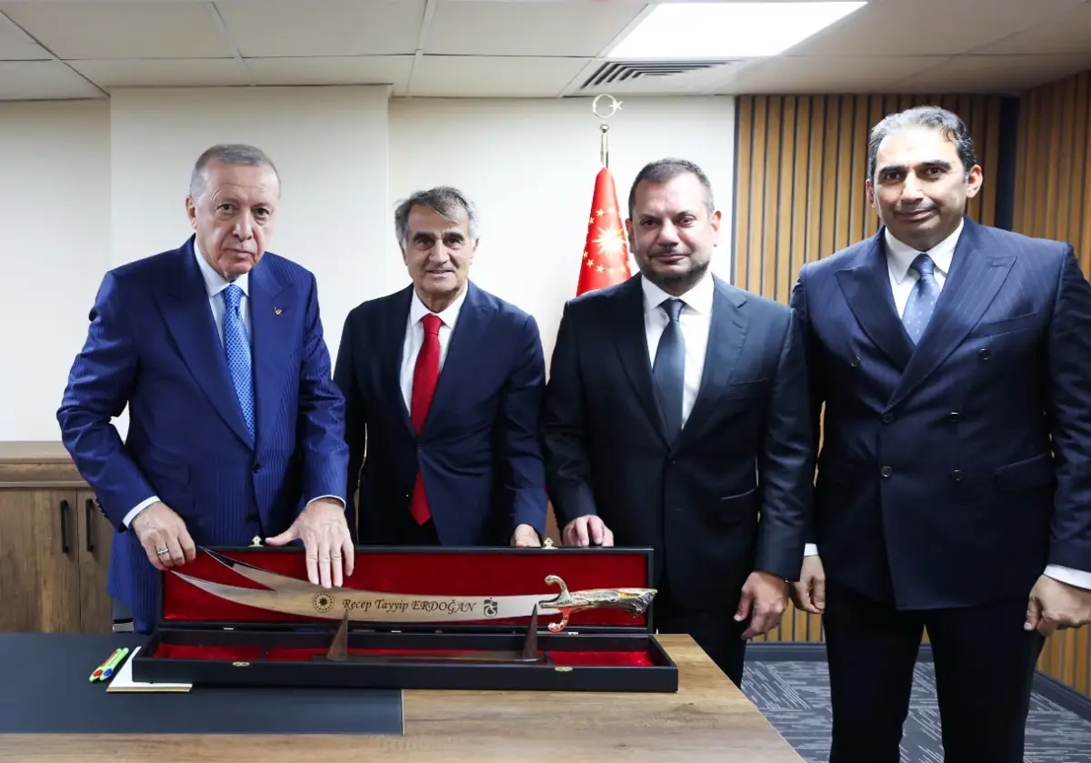 trabzonspor baskani ve efsane isimler cumhurbaskani erdogan ile bulustu KJwsDDMy.jpg