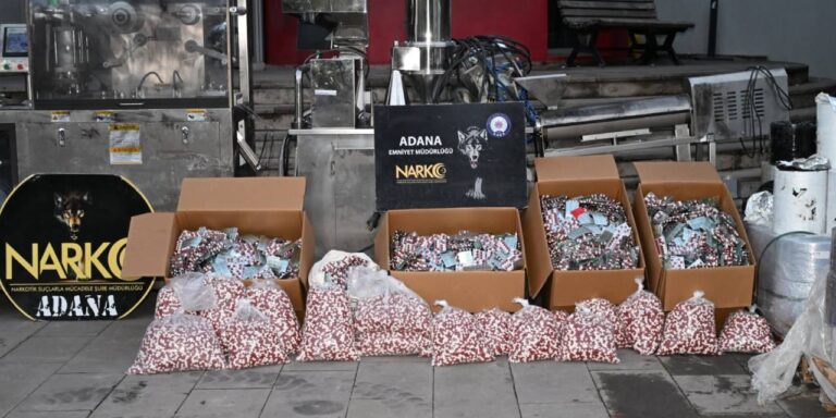 adanada-uyusturucu-operasyonu-yuz-binlerce-hap-ele-gecirildi-NX8OAPUG.jpg