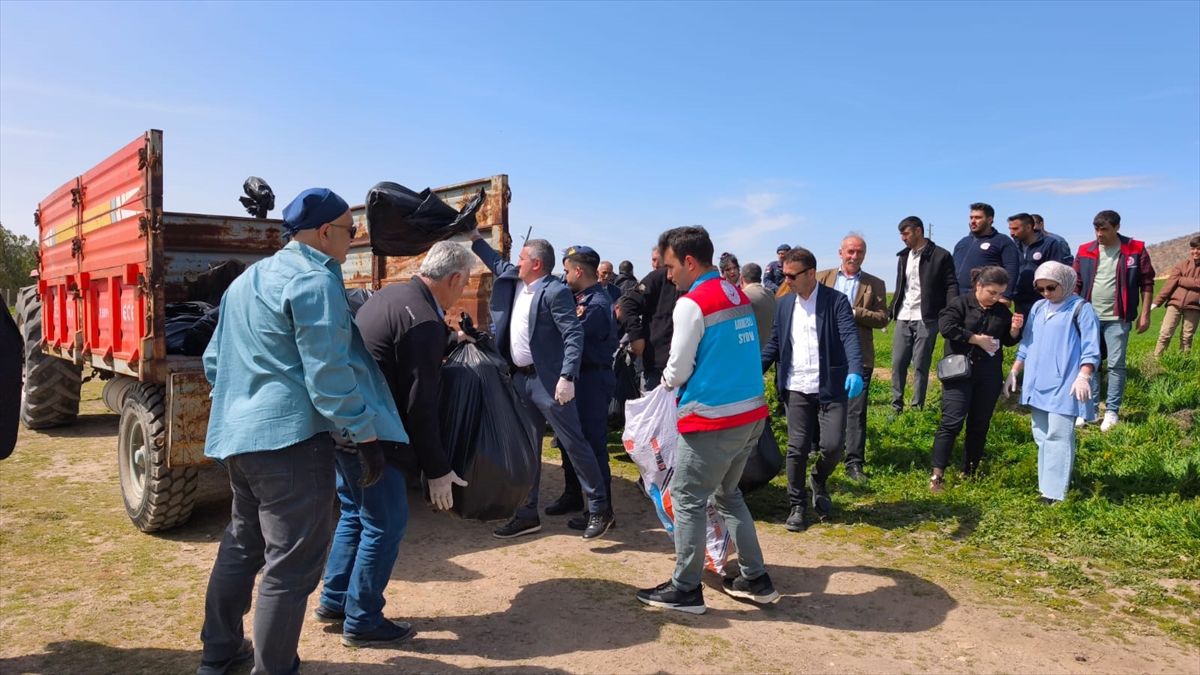 Karakeçili’de Çevre Bilinci İçin Temizlik Faaliyeti