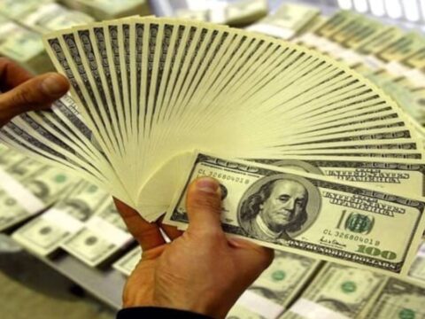 Dünyanın ilk trilyoneri oldu: Halka arzla tarihe geçti