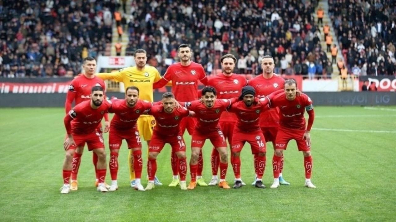 Tam da lig başlarken veda ettiler: Bir de teşekkür edip gönderdiler Haber gorseli