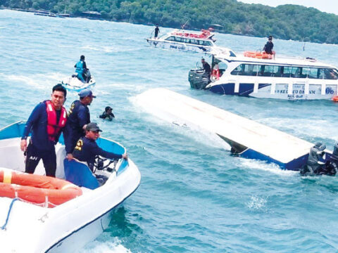 Turist teknesi alabora oldu vietnamda facia 15 kisi oldu bCO2zXa7